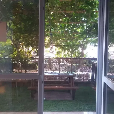 Deniz Yuruyerek Lara Beach Park Hastane Pazar Kum *